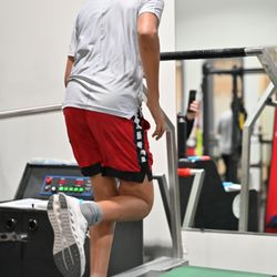 Performance Medicine & Sports Therapy - Son on the highspeed treadmill with coach Kasa