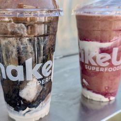 ShakeUp Superfoods - Super Chocolate & Super Pink shakes