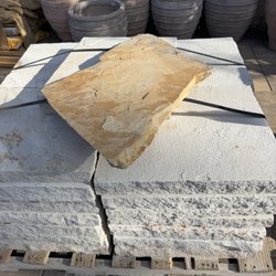 Prime Masonry Materials- Santa Maria - Top is what we selected at their stone yard.  Bottom are stones cut and delivered.  No resemblance.