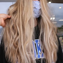 Yasmin Negrete - Blonde transformation