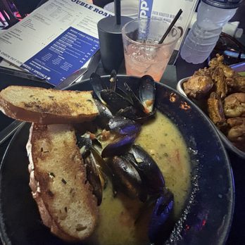 Double Roads Tavern - Happy Hour Muscles - Bars Near Me - Jupiter, Florida