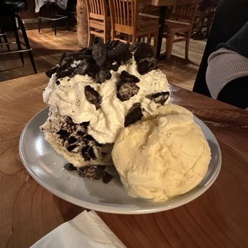 Pie Dive Bar - Cookie & Cream Pie - Dive Bars Near Me - Snohomish, Washington