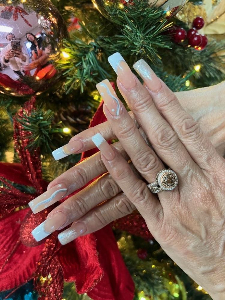 Magic Nails Logo