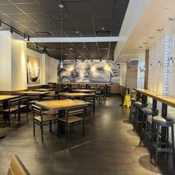 Piada Italian Street Food - Nice, elegant, simple dining room