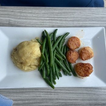 Dock House Restaurant - Scallops with Garlic Mashed Potatoes and Green Beans. - Seafood Near Me - Chester, Maryland