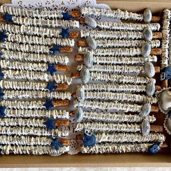 The Queen's Kitchen - Dallas cowboy themed pretzel rods - Caterers Near Me - Alamo, Texas