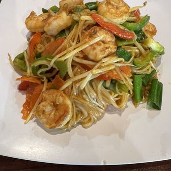 Pearl Cafe - Bangkok Noodles shrimp - Thai Near Me - Florissant, Missouri