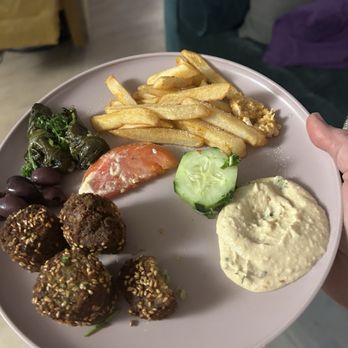 Little Gyro Restaurant - Falafel (7 Pieces) with ,hummus and pita bread - Mediterranean Near Me - Dunedin, Florida Little Gyro Restaurant - Falafel (7 Pieces) with ,hummus and pita bread - Mediterranean Near Me - Dunedin, Florida