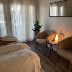 Saren A Skin + Wellness Haven - Coziest facial bed!