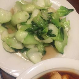 環境小巧,開胃菜、冷盤及湯都挺棒的。鳳爪有雞腳味,甜點無港式奶茶是一大缺陷,奶黃包一般水準以下。 環境小巧,開胃菜、冷盤及湯都挺棒的。鳳爪有雞腳味,甜點無港式奶茶是一大缺陷,奶黃包一般水準以下。