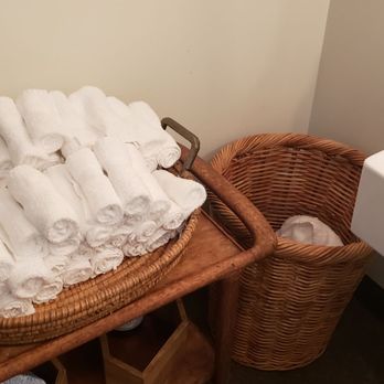 Hummingbird - Individual towels instead of paper - Bars Near Me - Raleigh, North Carolina