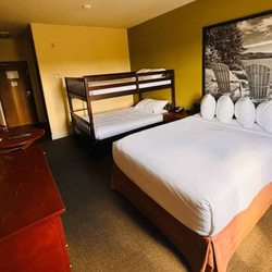 Super 8 by Wyndham Amherst NS - Guest room