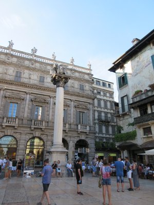 Piazza Delle Erbe by null