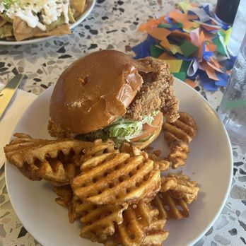 Ellen's Stardust Diner - Fried Chicken Sandwich - Diners Near Me - New York, New York