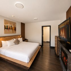 Rockwater Secret Cove Resort - Poolside Family Suite