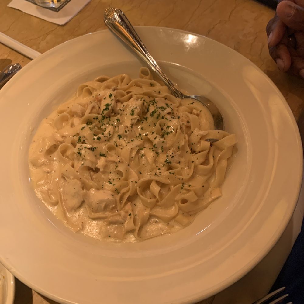 The Cheesecake Factory - Fettuccini Alfredo - Desserts Near Me - Valencia, California The Cheesecake Factory - Fettuccini Alfredo - Desserts Near Me - Valencia, California
