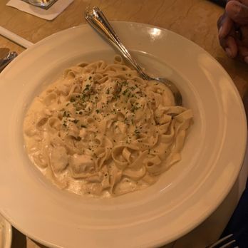 The Cheesecake Factory - Fettuccini Alfredo - Desserts Near Me - Valencia, California The Cheesecake Factory - Fettuccini Alfredo - Desserts Near Me - Valencia, California