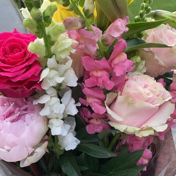 Aranjira Flower Shop - Florists Near Me - New York, New York Aranjira Flower Shop - Florists Near Me - New York, New York