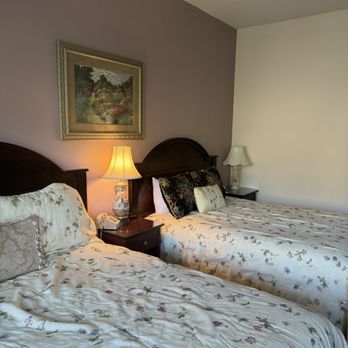 Hearthstone Elegant Lodge by the River - Bedroom - Bed & Breakfast Near Me - Kamiah, Idaho