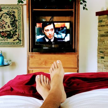 Alpenhorn Bed & Breakfast - watch a classic, relaxing in the room - Big Bear Lake, CA