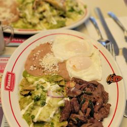 Panaderia y Restaurant Panamá - Chilaquiles & steak breakfast