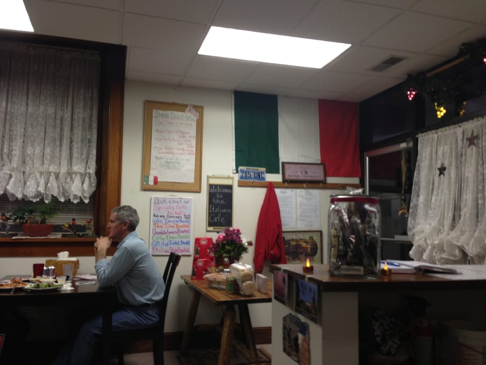 THE ITALIANO CAFE 52 W Court Ave, Winterset, Iowa Italian