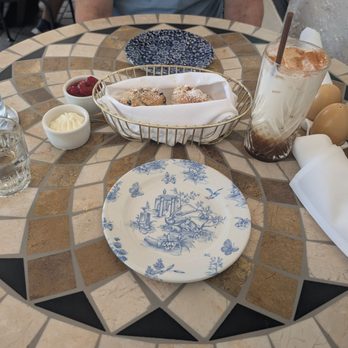 Little Hen - Scones Basket - Breakfast & Brunch Near Me - Weston, Florida
