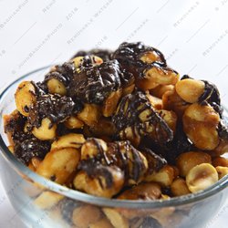 Nom Nom Popcorn Company - A Caramel Dark Chocolate and Sea Salt I can eat by the handfuls