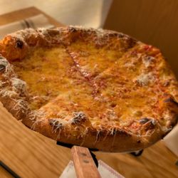 Wingen Bakery - Cheese pizza
