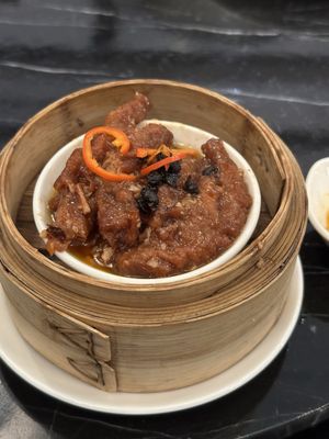 Li Yen 麗苑 by null