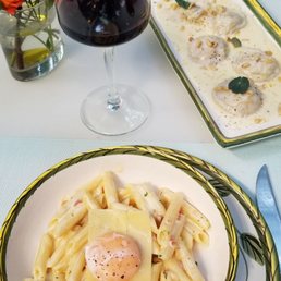 Penne carbonara y ravioli con artichoke Penne carbonara y ravioli con artichoke