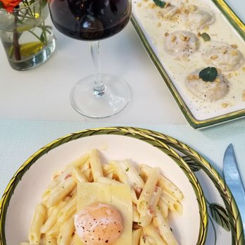 Marsala - Penne carbonara y ravioli con artichoke - Mediterranean Near Me - San Miguel de Allende, GUA Marsala - Penne carbonara y ravioli con artichoke - Mediterranean Near Me - San Miguel de Allende, GUA