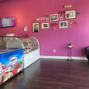 Sweet Timez Bakery - Their decor - Bakeries Near Me - Houston, Texas Sweet Timez Bakery - Their decor - Bakeries Near Me - Houston, Texas