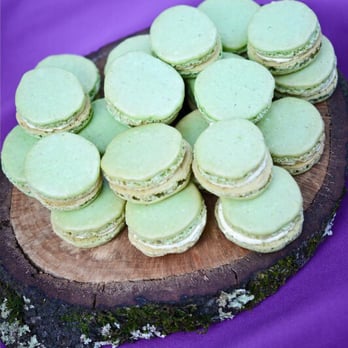 Sweet - Pistachio Macaroon - Custom Cakes Near Me Sweet - Pistachio Macaroon - Custom Cakes Near Me