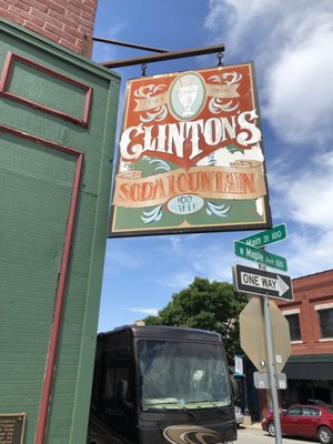 Clinton's Soda Fountain by null