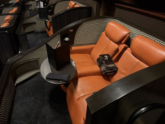 IPIC Theaters by null