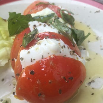 Ettore - Ensalada Capresse #yummy - Bars Near Me - Naples, NA