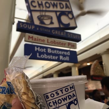 Boston Chowda - Clam chowda w oyster crackers - Seafood Near Me - Boston, Massachusetts