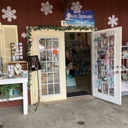 Lisa's Tinker Treasures - Outside