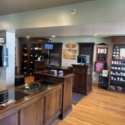 Neumann's Cigars & More - The shop