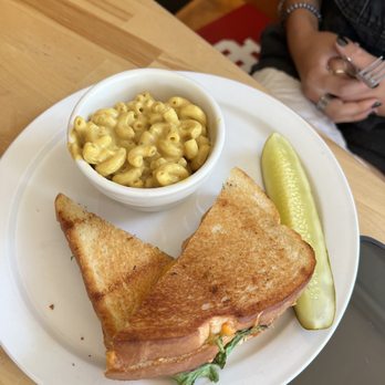 The Owlery Restaurant - Mac and cheese with a grilled cheese. - Vegan Near Me - Bloomington, Indiana