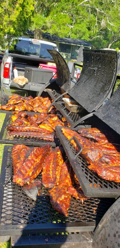 LePoughs Barbecue Half N Half Logo