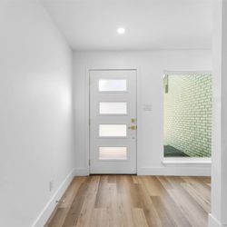 Frontstar Construction - Entry front door and window replacement