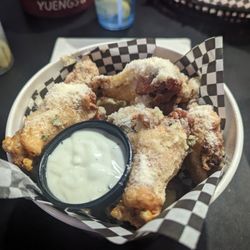 Roundin' Third Sports Grill - Garlic parmesan wings