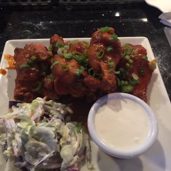 Jersey's Great Food & Spirits - Delicious Buffalo Wings with Homemade Coleslaw ! - Sports Bars Near Me - Shoreline, Washington