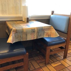 Jocko's Chicken & Seafood - Dining room