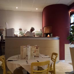 Brickoven - Forno per pizza - ramen and noodles, interior - Pizza Near Me - Milan, Michigan