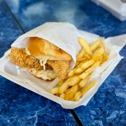 Fountain View Fish Market - Swaifish sandwich combo!
