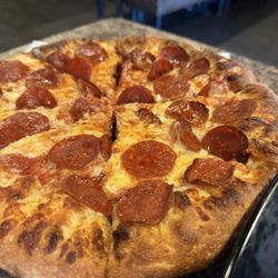 Lamppost Pizza - Medium pepperoni