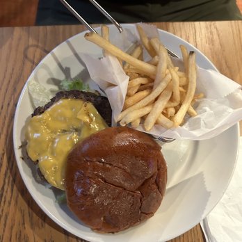 Black Walnut - Cheeseburger - New American Near Me - Houston, Texas Black Walnut - Cheeseburger - New American Near Me - Houston, Texas